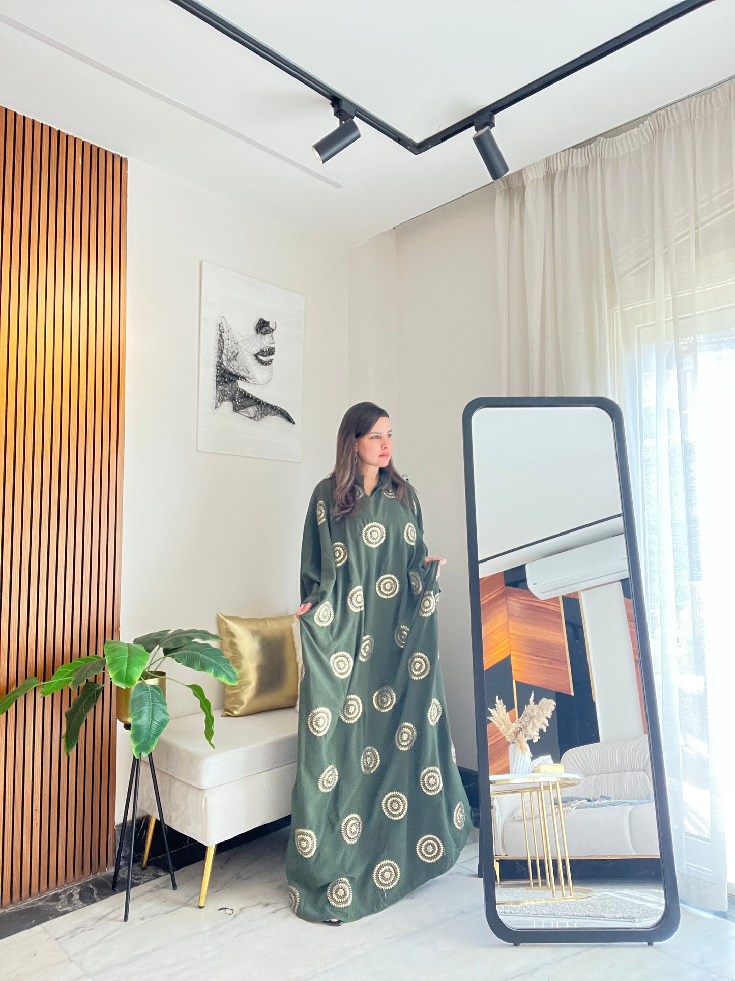 Abaya with elegant gold details for Ramadan evenings