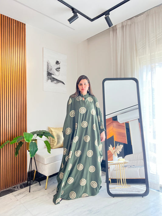 Abaya with elegant gold details for Ramadan evenings