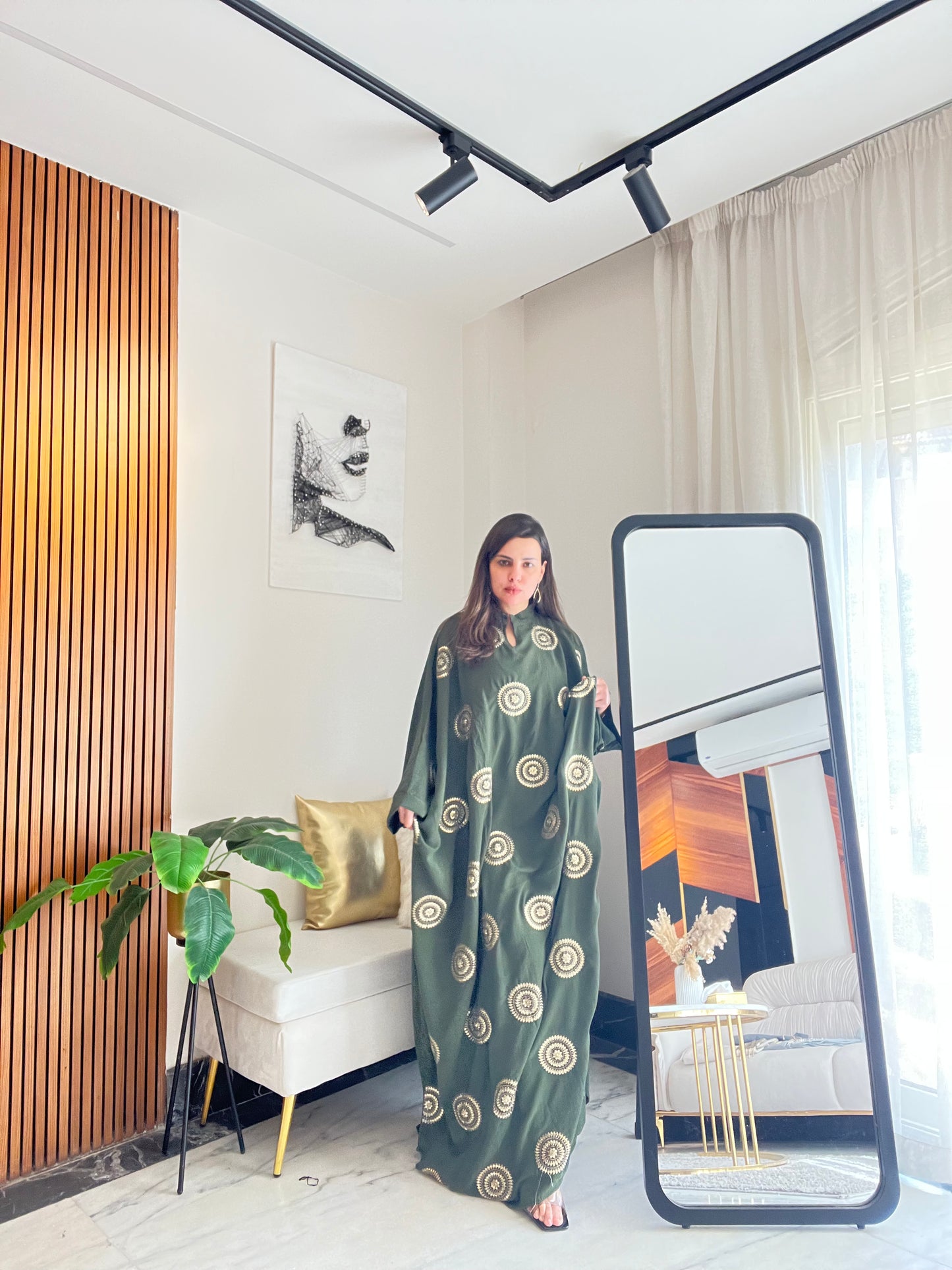 Abaya with elegant gold details for Ramadan evenings